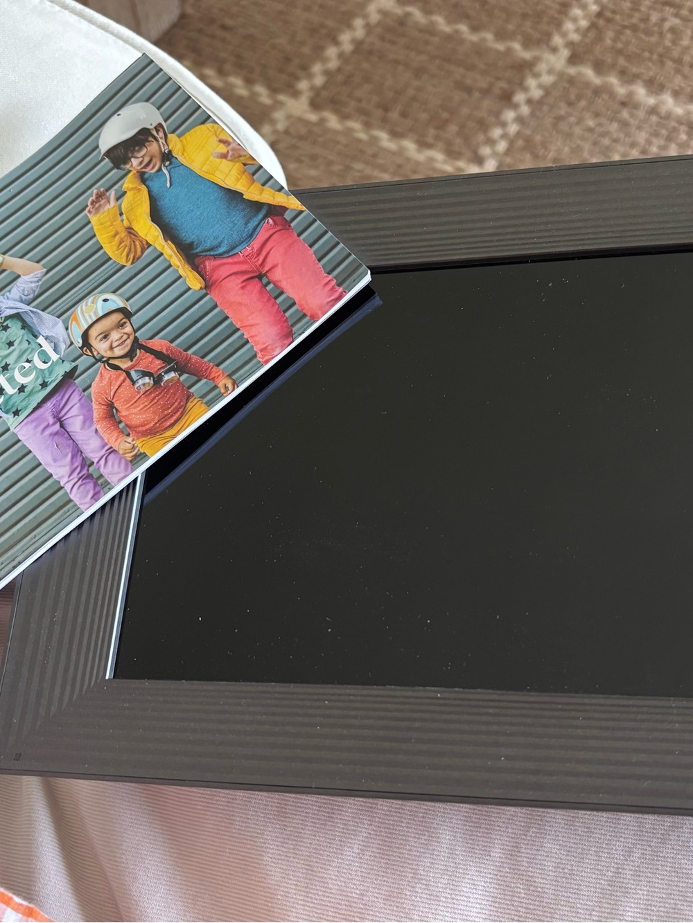 Aura Digital Photo Frame in Black
